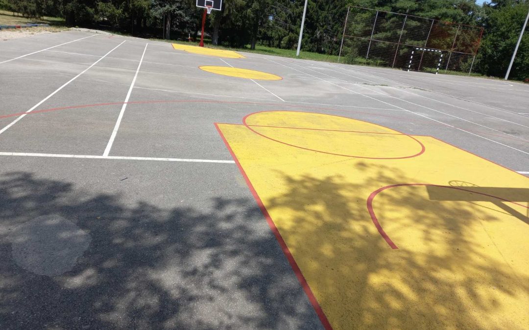 У подручној школи Врбањци обновљено игралиште